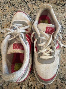 adidas White & Pink NEO Lace-Up Sneakers size 7
